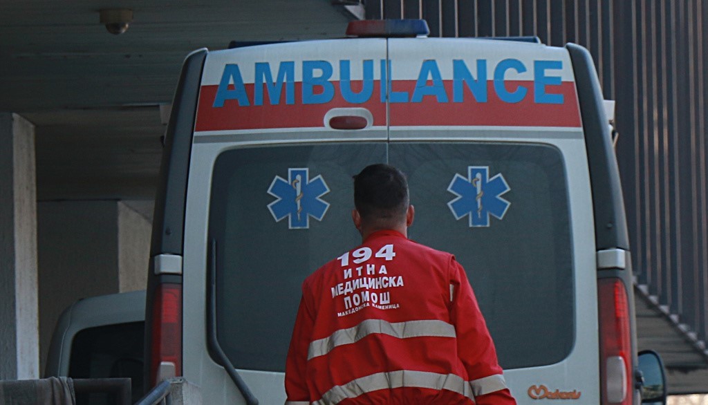 ТРАГЕДИЈА ЈА ПОТРЕСЕ МАКЕДОНИЈА: Петгодишно дете падна од балкон, итно пренесено на скопските клиники!