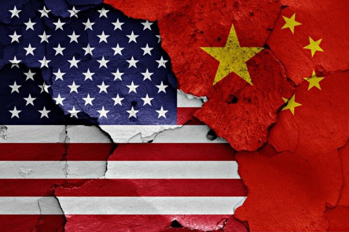 ДИПЛОМАТСКИ ТРЕСЕЊЕ ВО ПЕКИНГ: Трамп лице в лице со Си во средба што може да ја смени глобалната рамнотежа